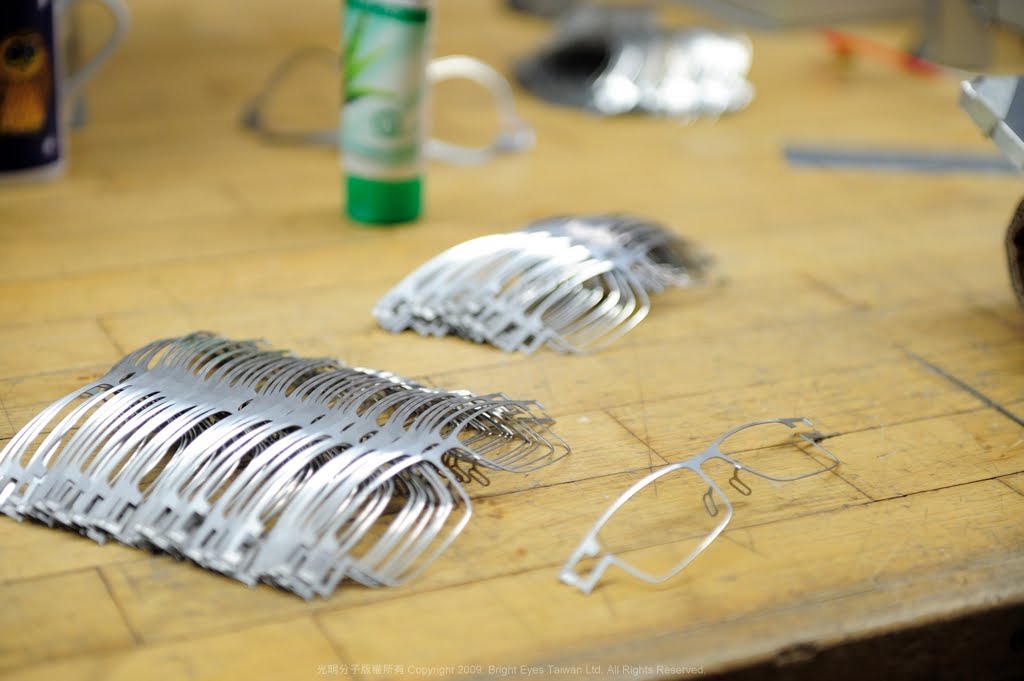 創意與理想的實現 德國古典新美學 Mykita 工廠參訪記(二) 品味德國柏林的時尚 薄鋼眼鏡 Mykita 5週年紀念特輯《二》-光明分子.眼鏡