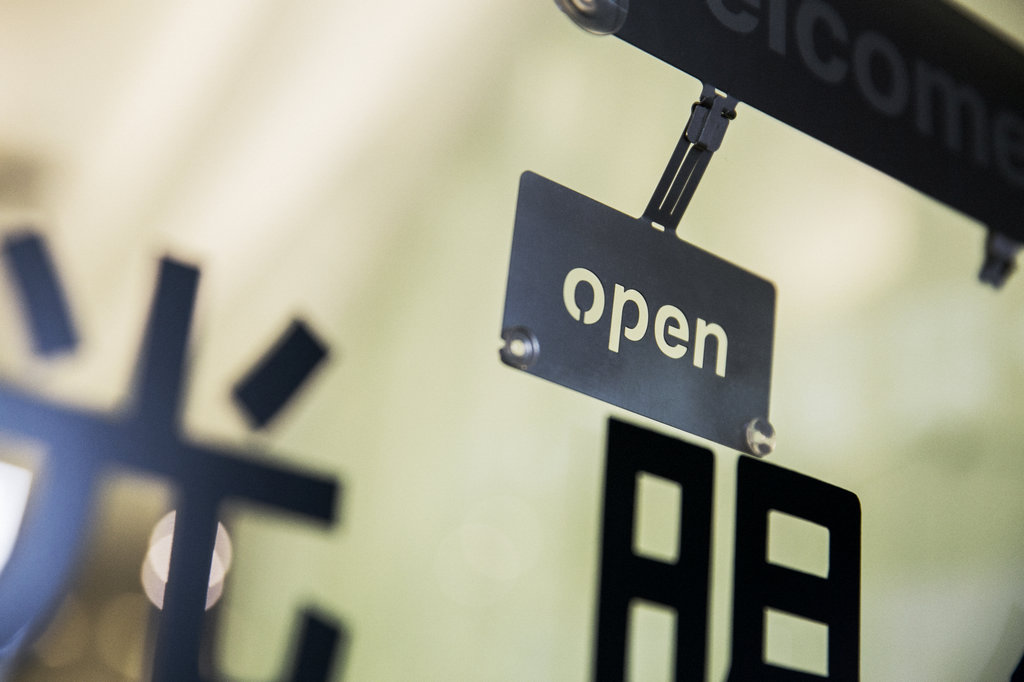 光明分子祝大家金蛇狂舞,幸福高歌.農曆新年店休時間發佈-光明分子.眼鏡