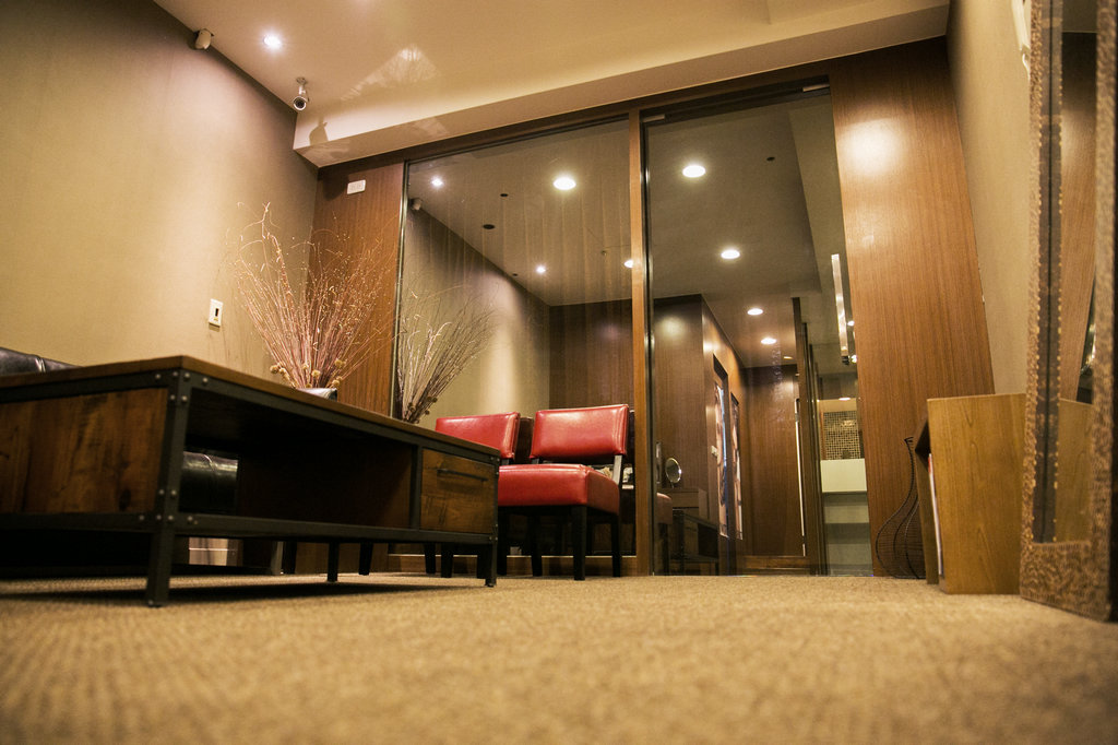 光明分子祝大家金蛇狂舞,幸福高歌.農曆新年店休時間發佈-光明分子.眼鏡