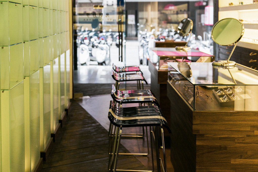 光明分子祝大家金蛇狂舞,幸福高歌.農曆新年店休時間發佈-光明分子.眼鏡