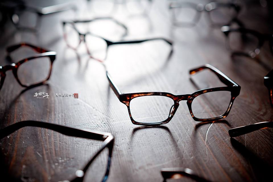 是什麼原因，讓眼鏡充滿了靈魂？－光明分子．眼鏡