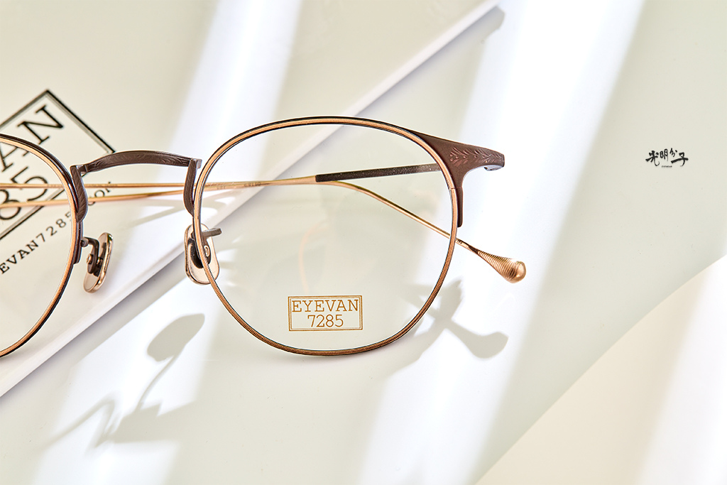 Eyevan 7285．精緻工藝的代名詞－光明分子．眼鏡