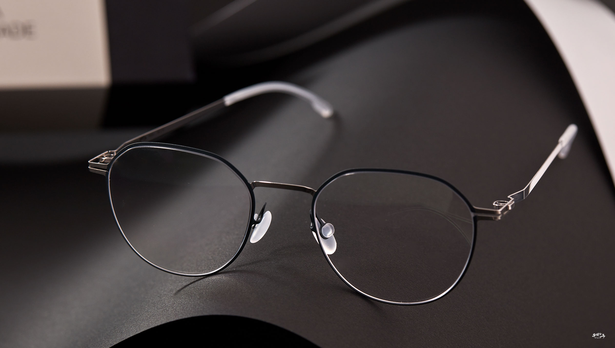 眼鏡舒適配戴的關鍵．眼鏡與耳朵的關係－光明分子．眼鏡